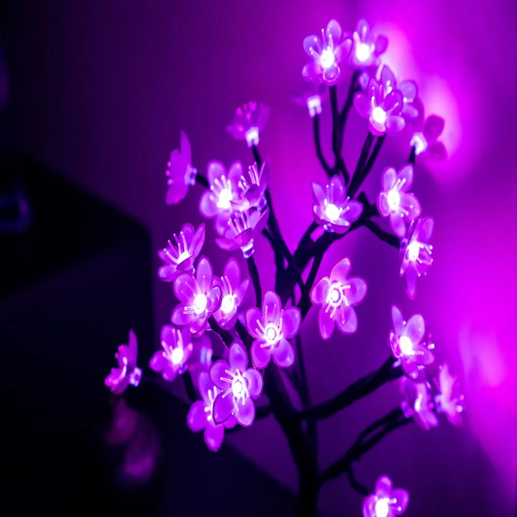 Lite Bulb Moments Smart Cherry Blossom Tree Lamp med anpassningsbara färgkombinationer och ljusstyrka, lämplig för inomhus- och utomhusbruk.