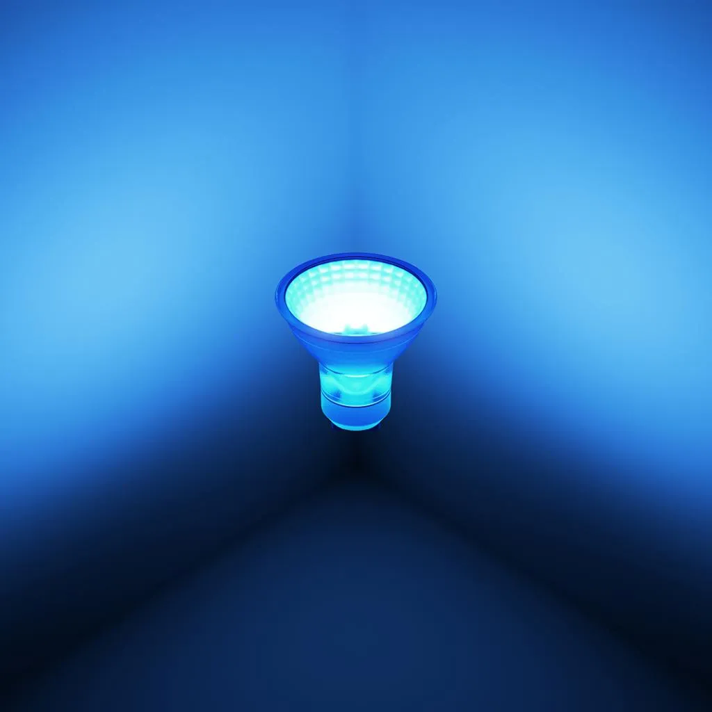 Förpackning med 3 Lite Bulb Moments RGB GU10 LED-lampor som erbjuder 64 miljoner färger, synkroniseras med dygnsrytmen och styrs med en app eller röstassistenter.