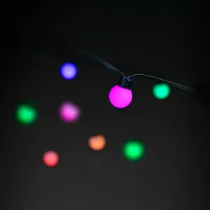 Lite Bulb Moments ljusslinga med klotformade flerfärgade LED-lampor på svart kabel