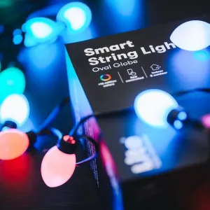 Lite Bulb Moments smarta ljusslinga i förpackning med färgglada, lysande globlampor för inomhus- och utomhusbruk