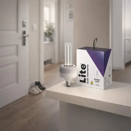 Bombilla Lite Bulb Moments UVC Smart Care con base inteligente y caja de venta sobre una mesa